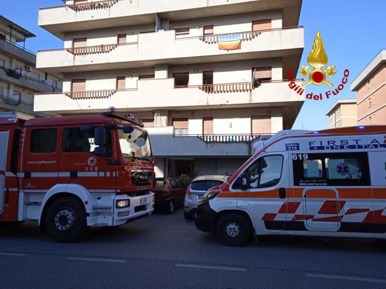 Incendio in via Abetone a Città di Castello, Vigili del Fuoco salvano 85enne