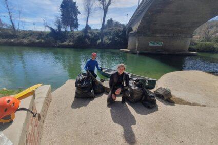 Operazione “tevere pulito”: giovani canoisti, sentinelle dell’ambiente, setacciano oltre tre chilometri del fiume e recuperano rifiuti di ogni genere