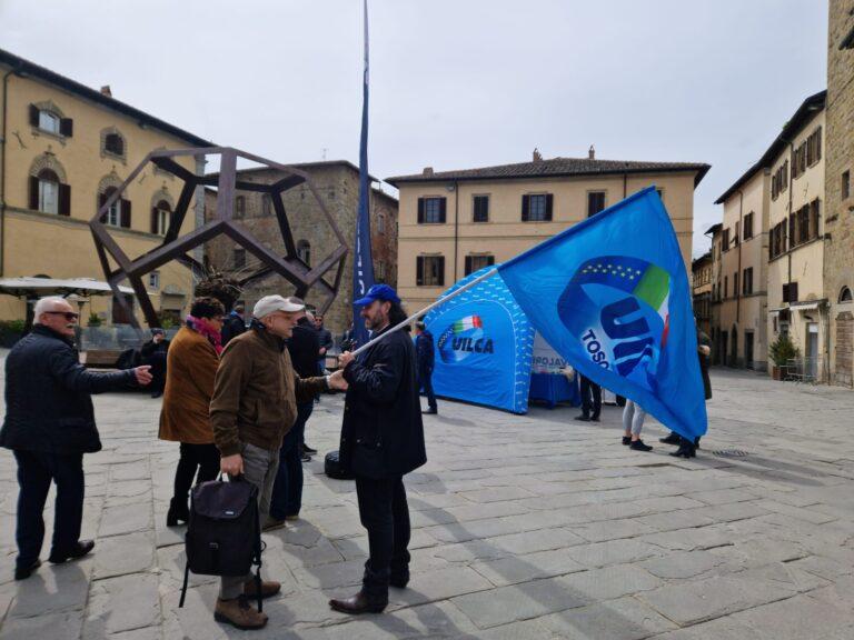 Uilca in Piazza a Sansepolcro contro la chiusura delle filiali bancarie