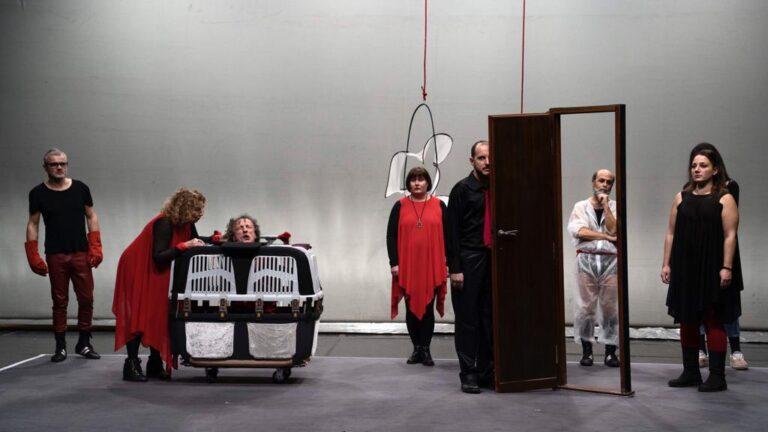 La Stagione del Teatro degli Illuminati di Città di Castello termina con Hybris, il nuovo spettacolo di Antonio Rezza e Flavia Mastrella