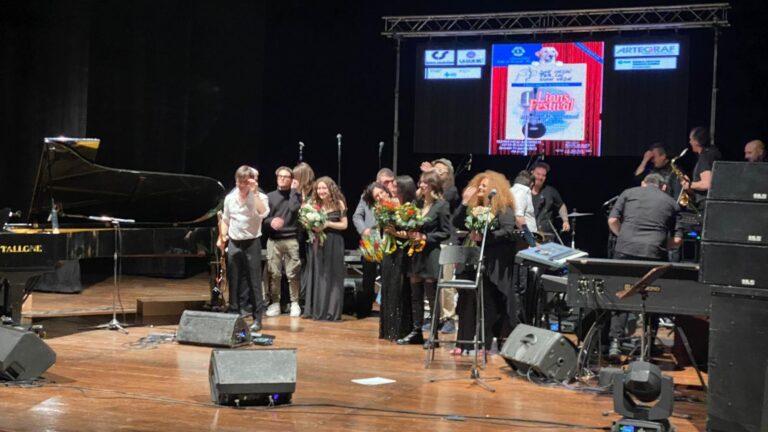 Musica e solidarietà Lions sugli scudi. Bella serata al Teatro degli Illuminati: ed il Progetto Cani Guida decolla