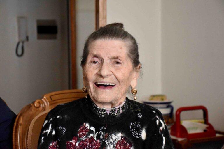 Festa per i 100 anni di Ines Burattini, simbolo della Liberazione dal nazifascismo, che stamattina ha ricevuto la visita del sindaco