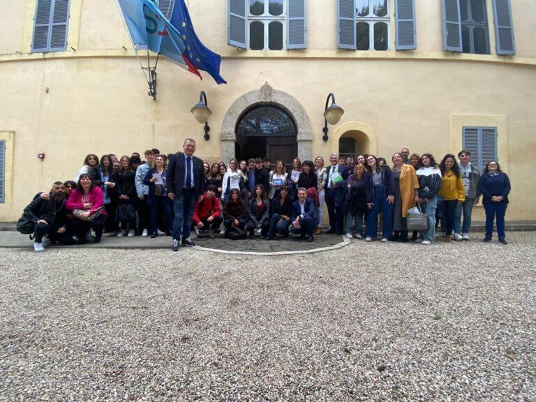 Nella prima Giornata regionale di lotta alla droga, i ragazzi dicono la loro. Quattro le scuole vincitrici premiate a Villa Umbra