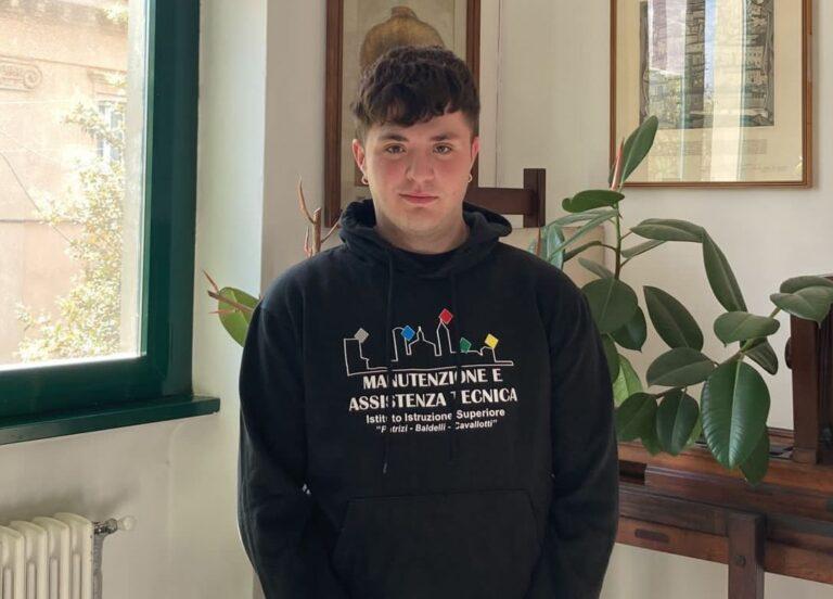 Ritrova un portafogli con mille euro all’interno e lo restituisce al proprietario. Protagonista di questo bellissimo gesto uno studente dell’istituto Baldelli