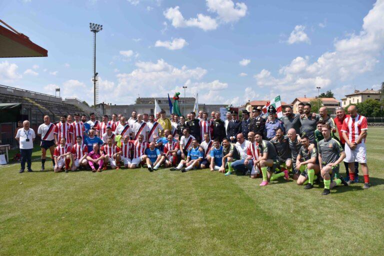 Spettacolo e divertimento nel segno della solidarietà per le popolazioni alluvionate dell’Emilia Romagna nel secondo Torneo in Amicizia tra rappresentative del Comune e delle forze dell’ordine