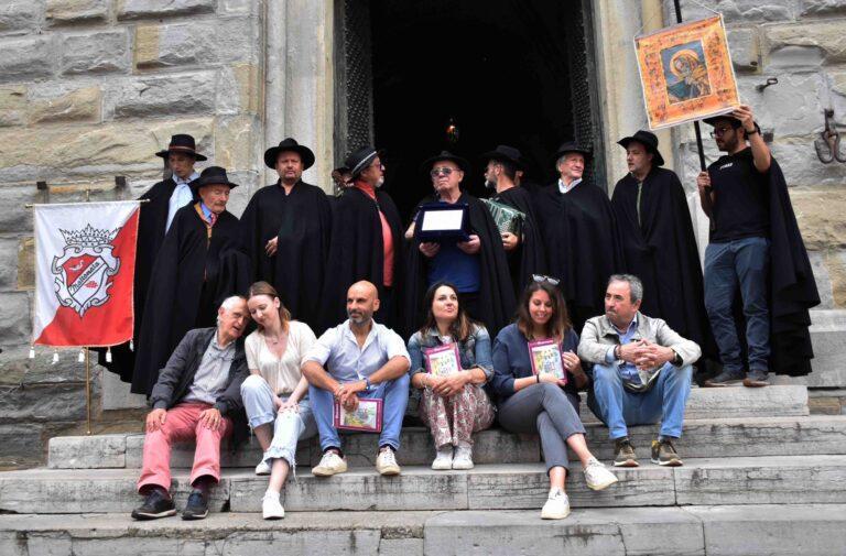 “Festa delle Tradizioni Rurali della Montagna”: i cantori e strumentisti della Società Rionale “Mattonata” per il secondo anno consecutivo si sono aggiudicati a Cascia, lo la 44esima edizione della rassegna Interregionale delle “Pasquarelle”