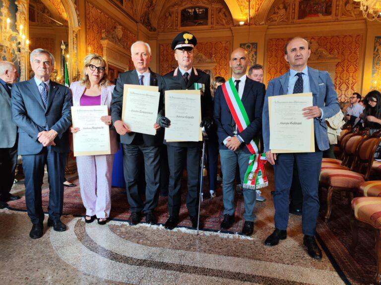 2 Giugno –  Consegnate questo pomeriggio dal Prefetto di Perugia, Armando Gradone, le onorificenze di Cavaliere dell’Ordine “Al Merito della Repubblica Italiana