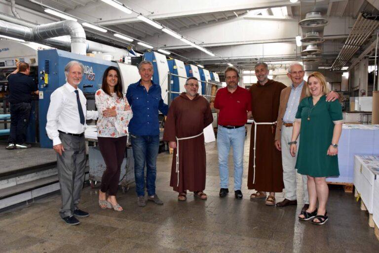 E’ tutta tifernate la “filiera” poligrafica che oggi tiene a battesimo presso gli stabilimenti Cartoedit e Petruzzi Printing Industries”, il via libera alla stampa in 2 milioni di copie del celebre Calendario di Frate Indovino, giunto alla sua settantanovesima edizione