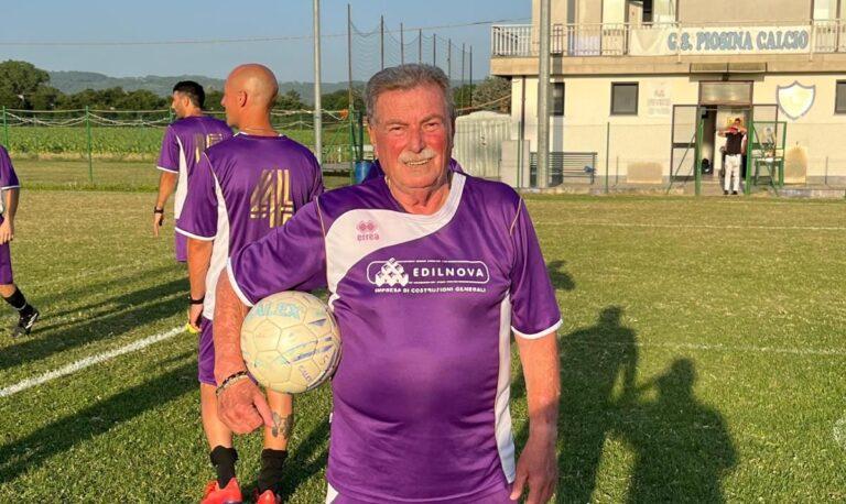 Lorenzo Guazzolini,  83 anni scende ancora in campo per la classica sfida di paese  a Piosina “l’età non conta quanto prevale la passione e la voglia di stare insieme”