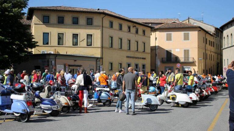 La capitale delle “vespe”: dal nord al sud dell’Italia  sabato 15 e domenica 16 luglio le migliori due ruote che per decenni hanno segnato la storia e i costumi del paese saranno a Città di Castello per 17esimo “Raduno Nazionale Vespa Club” organizzato dal Vespa Club Città di Castello