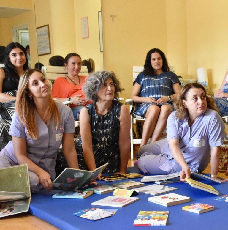 La lettura aiuta a crescere e fa bene alla salute fin dai primi mesi e anni di vita. Si chiama “primi passi in biblioteca” un originale progetto che prevede corsi alle gestanti in ospedale per illustrare le proprietà benefiche di leggere in famiglia