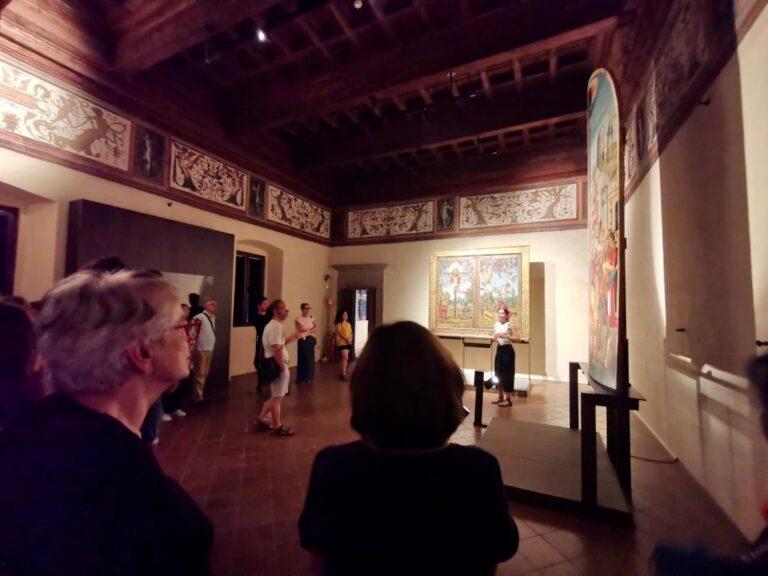 Tutti in fila all’ingresso della Pinacoteca per la prima apertura serale estiva. L’intero ricavato della serata sarà devoluto interamente all’’Emilia Romagna