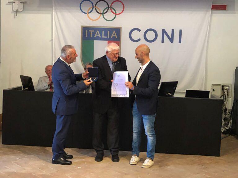 Stella d’oro al merito sportivo a Giovanni, “Cici”, Spelli, punto di riferimento da oltre 50 anni del Canoa Club Città di Castello