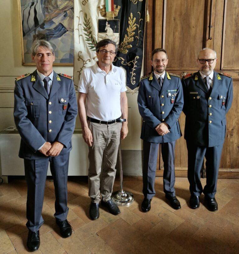 Il colonnello Lovito lascia la provincia di Arezzo, il saluto al sindaco Innocenti