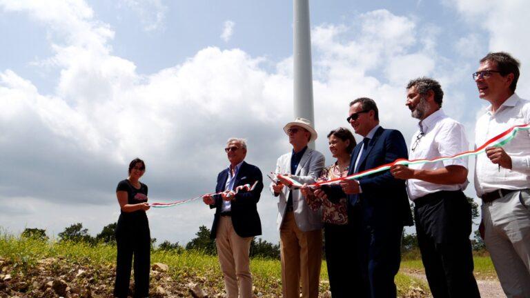 La cooperativa è nostra inaugura la seconda pala eolica a Gubbio. Fornirà energia pulita a circa 900 tra famiglie e imprese, risparmiando circa 1000 tonnellate all’anno di CO2 nell’atmosfera