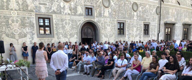 Premiati nel giardino della Pinacoteca Comunale gli studenti diplomati con il massimo dei voti