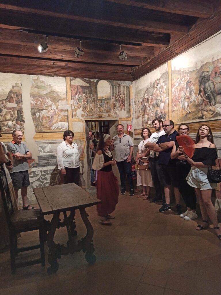 Visita guidata con sorpresa! Grande successo ieri sera per l’apertura notturna della Pinacoteca “al chiaro di luna.”