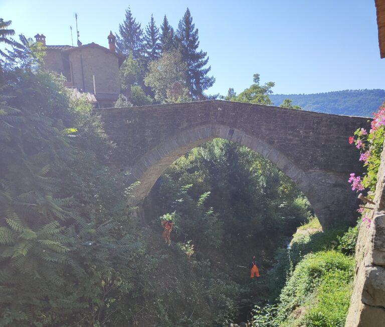 Ponte alla Piera: manutenzione del ponte ultimata per il tradizionale “scambio” dei contrabbandieri