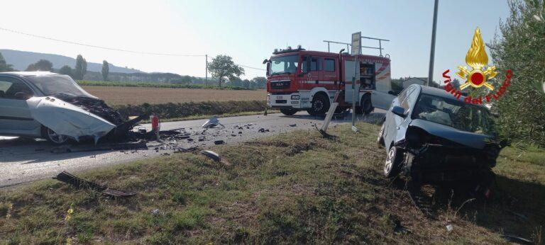 Incidente tra San Giustino e Selci Lama, coinvolte due auto. Necessario l’intervento dei Vigili del Fuoco e del 118
