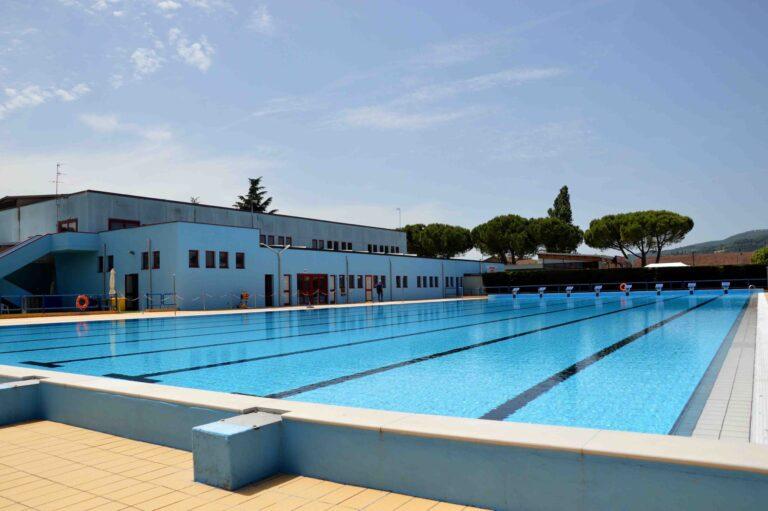 A causa del maltempo, oggi e domani alla piscina comunale saranno aperte al nuoto libero solo le vasche interne