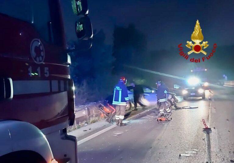 Auto si ribalta sul cambio di carreggiata della E45, necessario l’intervento di Anas, Carabinieri, Vigili del Fuoco e 118