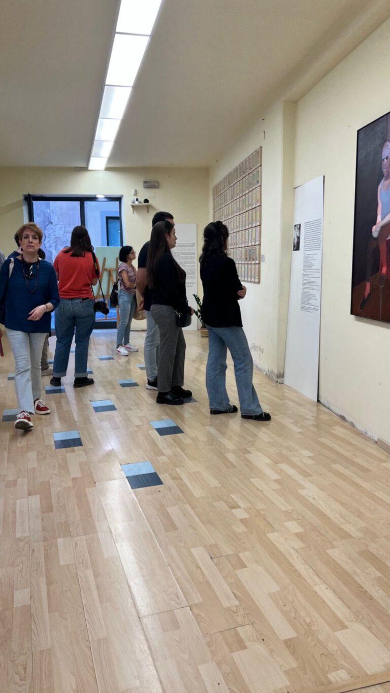 Chiuderà domani, la mostra allestita presso le Ex Mercerie Sensini in Piazza Gabriotti a Città di Castello di alcune importanti opere di tre artisti africani contemporanei provenienti da collezioni private