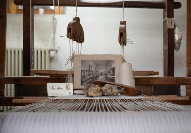 La preziosa trifola sulle trame in lino nel telaio dell’800. Tartufo, arte, tradizione e artigianato: eccellenze a confronto