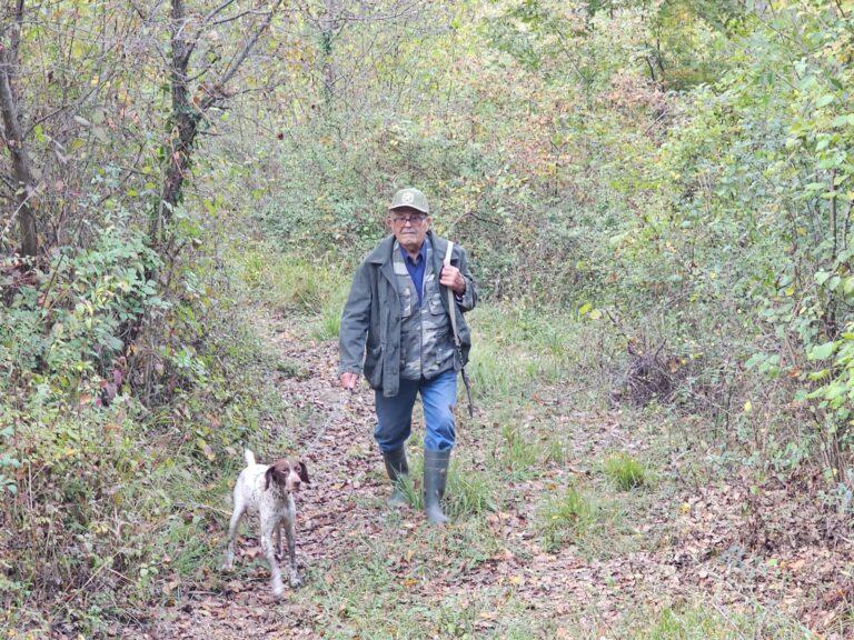 Settanta anni con il cane al guinzaglio ed il vanghino in spalla: “nozze di platino” con la cerca del tartufo per Aldo Bianchini, 89 anni, testimonial della capitale del tartufo bianco
