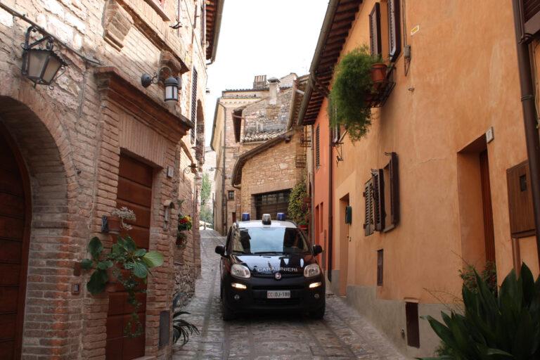 Spello: fermato alla guida del proprio ciclomotore 17enne trovato con hashish, arrestato dai Carabinieri