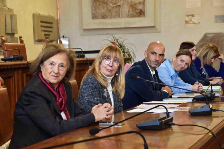 A Città di Castello il Comune fa squadra con Unicef e il mondo della scuola per affermare i diritti dei bambini: presentato il ciclo di appuntamenti “Una luce sui diritti”