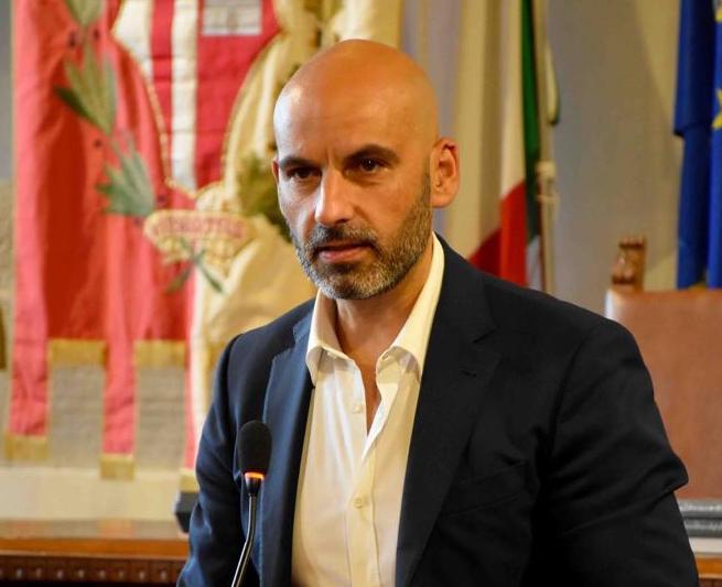 “Una cabina di regia con Usl Umbria 1 ed Enpa per la gestione dei gatti che vivono il libertà nel territorio”: il sindaco Secondi risponde all’interrogazione della consigliera Arcaleni (Castello Cambia) sul tema del randagismo felino