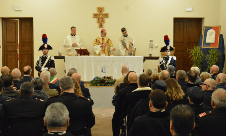 I Carabinieri dell’Umbria festeggiano la Virgo Fidelis e inaugurano il monumento ai Carabinieri Umbri caduti in servizio, alla cerimonia presente anche Paola Bellucci madre del Colonnello Valerio Gildoni