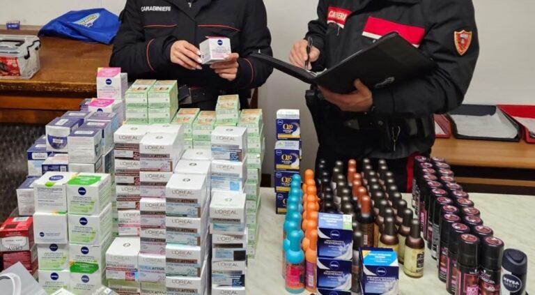 Trovati con diecimila euro di refurtiva, arrestate 4 persone con base logistica a Napoli