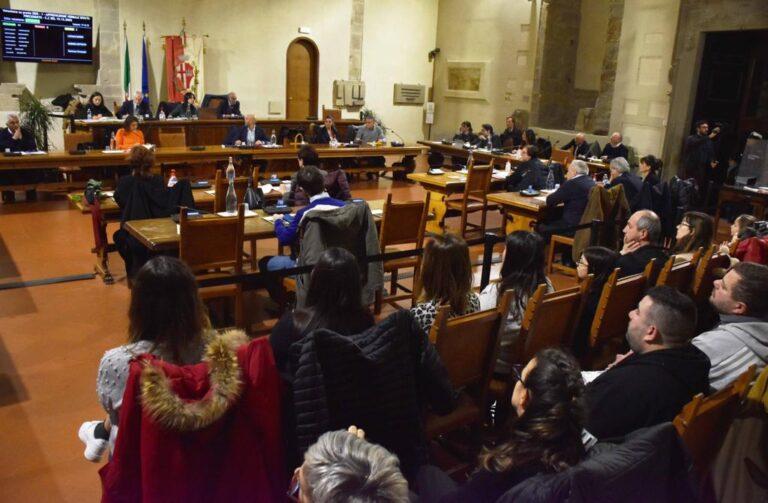 Consiglio comunale, si parla di Muzi Betti, traffico e parcheggi nel centro storico