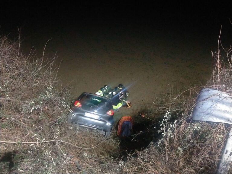 Auto finisce in fondo ad una scarpata, necessario l’intervento dell’unita SAF dei Vigili del fuoco