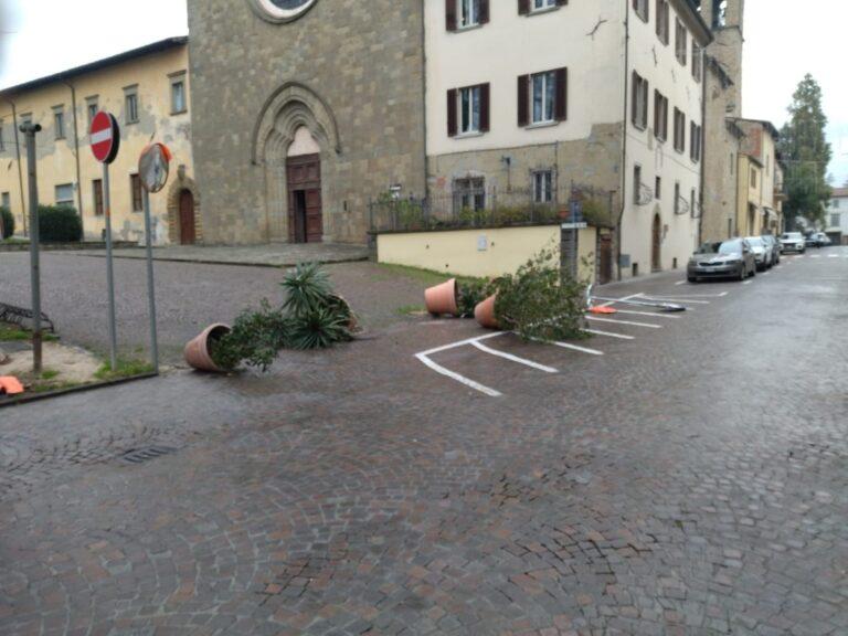 Atti vandalici centro storico Sansepolcro “massima collaborazione  per trovare soluzione, pronti a confrontarci con Comune e Forze dell’Ordine”