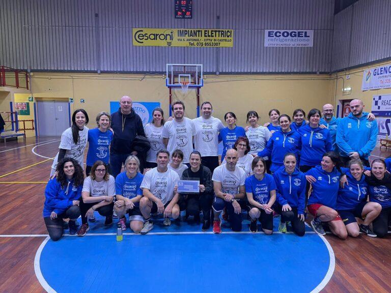 Palla a “spicchi” per la solidarietà: amicizia e beneficenza sotto canestro