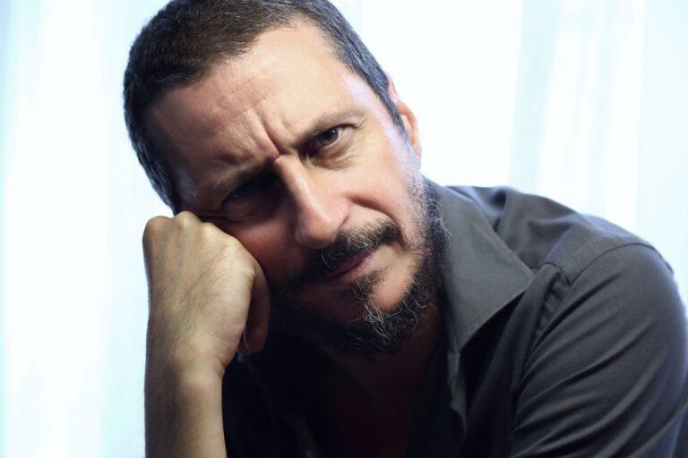 “Non hanno un amico”, al Teatro Lyrick di Assisi arriva il tour teatrale di Luca Bizzarri