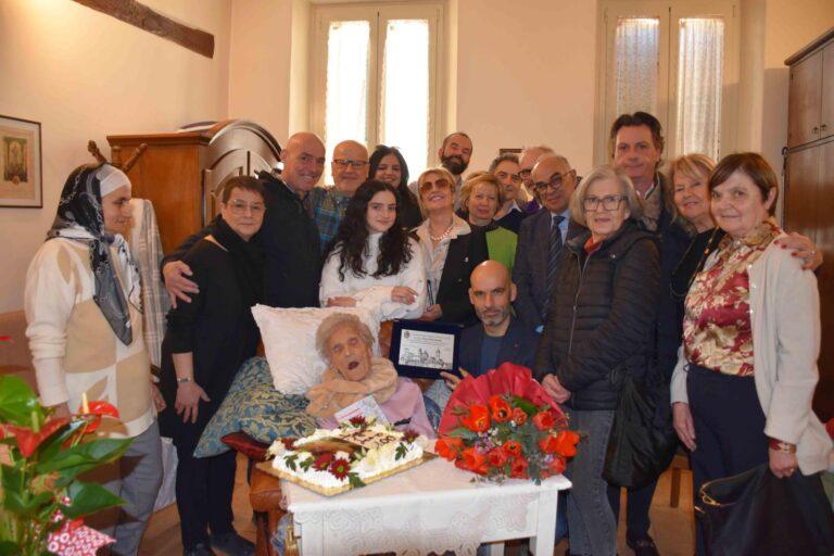 Donna di “carità”. Famiglia, lavoro, fede e tanta solidarietà.  Lea Polidori, ieri ha festeggiato il traguardo dei cento anni
