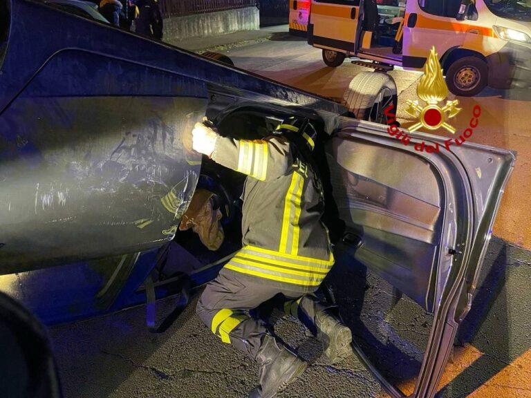 Incidente nella notte a Umbertide, auto si ribalta