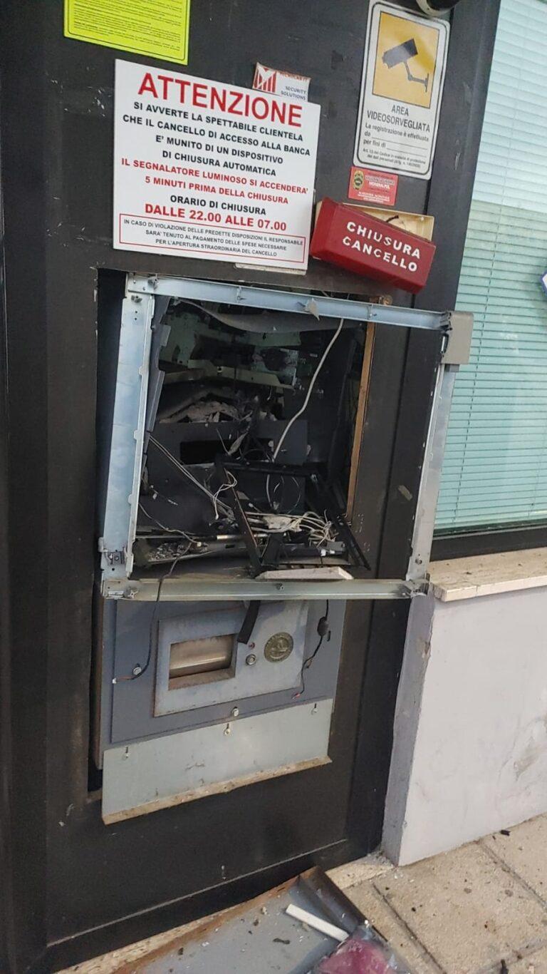 Perugia – Ignoti fanno saltare il Bancomat in piena notte, indagano i Carbinieri