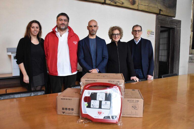 Da Farmacie Tifernati un nuovo gesto concreto a difesa della vita: donati stamattina tre defibrillatori