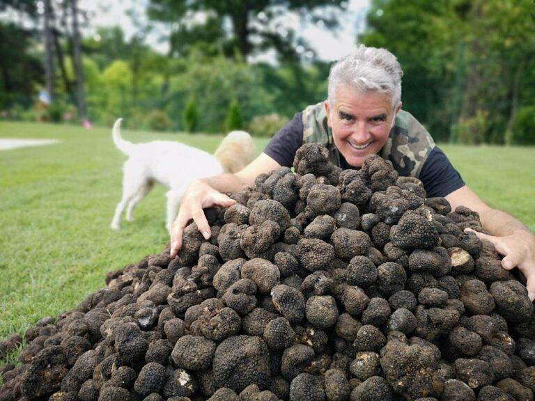 Compleanno solidale per Giuliano Martinelli, il “re” del tartufo: “Al posto dei regali per il compleanno una offerta libera da devolvere in beneficenza”