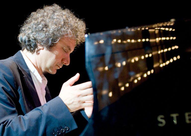 Eventi – Il celebre pianista Roberto Cacciapaglia in concerto al Teatro degli Illuminati