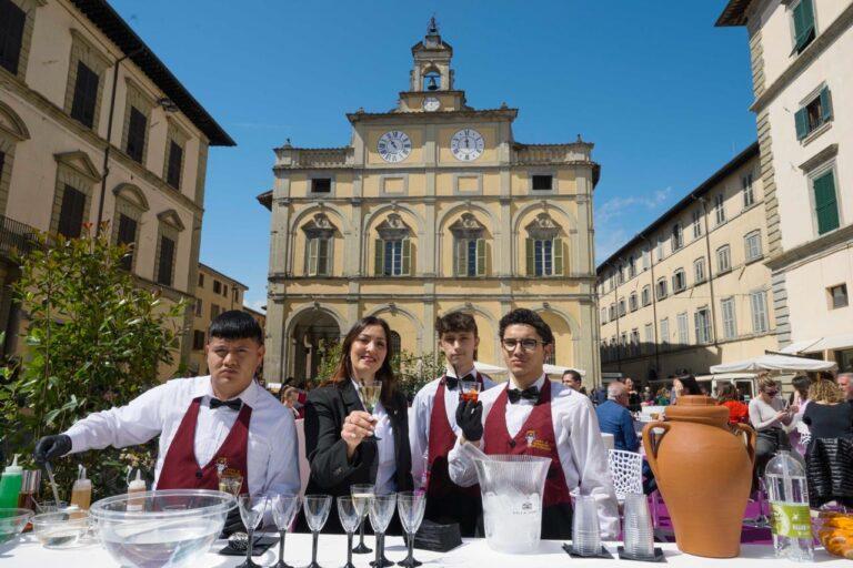 Sara Polidori conquista il pubblico insieme agli allievi della Scuola delle arti e dei mestieri G.O. Bufalini nel primo evento di “Extra Wine”