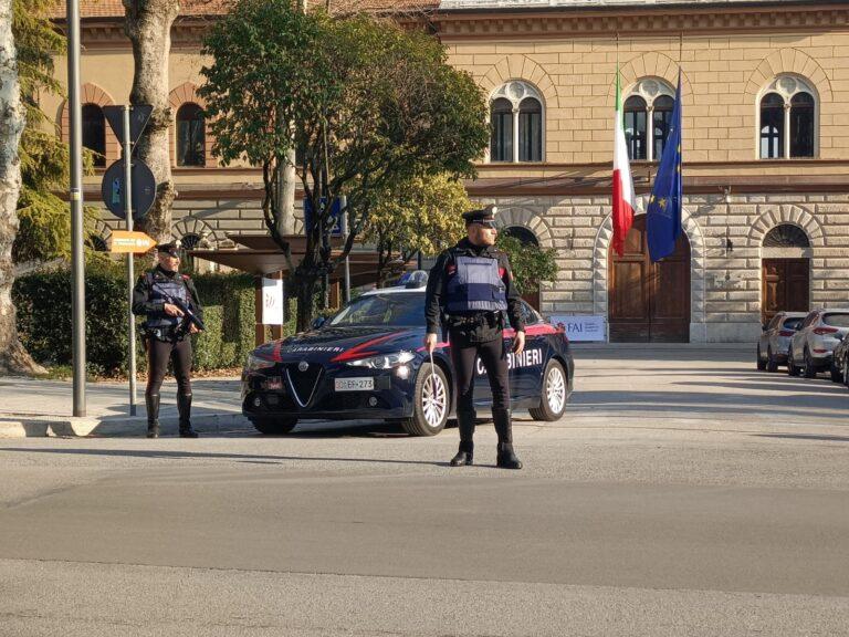 Foligno: sorpreso con la droga nel parcheggio della scuola, arrestato 22enne