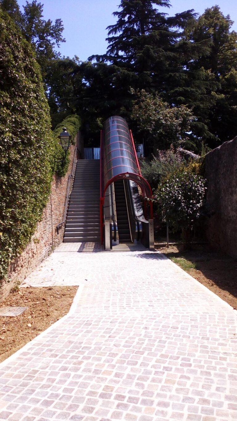 Da martedi 7 maggio nuovo accesso alle scale mobili del “Cassero” pochi metri più a nord lungo viale Sauro per inizio lavori di realizzazione della rotonda prevista dalla variante dell’ansa del tevere