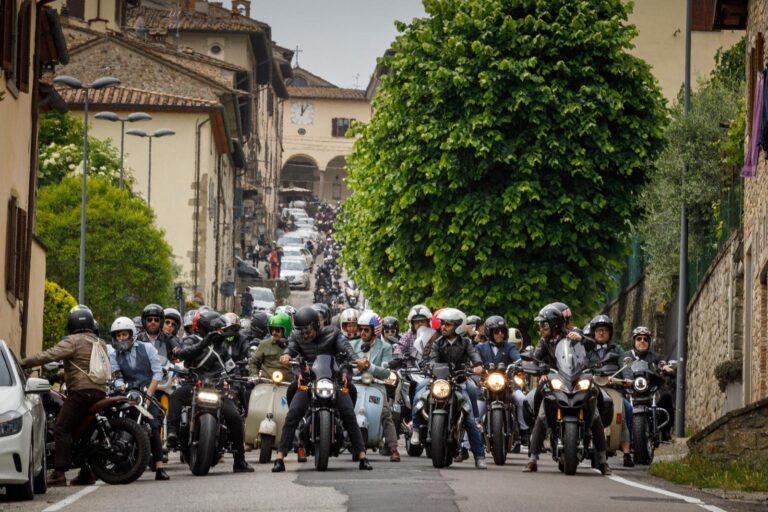 Moto, stile, eleganza e tanta solidarietà. “The Distinguished Gentleman’s Ride“ a Città di Castello ha fatto centro: quasi 300 equipaggi al via un successo!