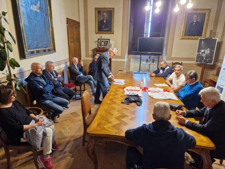 Tutti in sella per la Granfondo Le Strade del Rinascimento. Oltre 500 ciclisti al via. La presentazione questa mattina a Palazzo delle Laudi