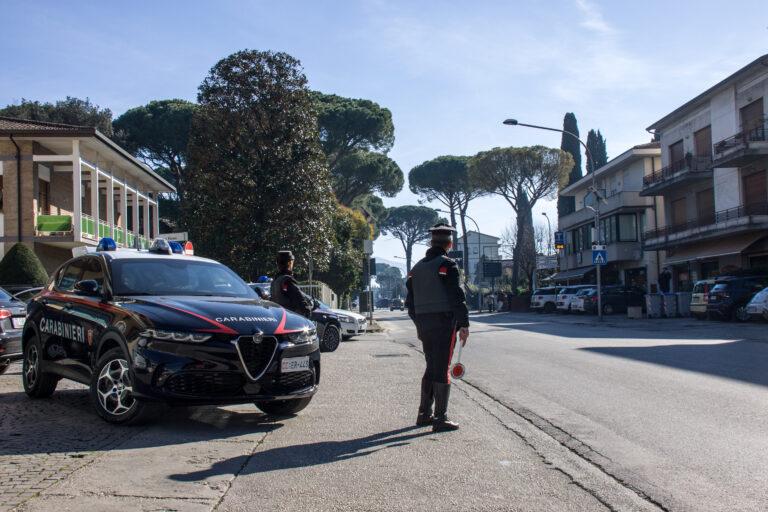 Bastia Umbra: sfonda la vetrata di un supermercato per rubare alcolici, arrestato 35enne